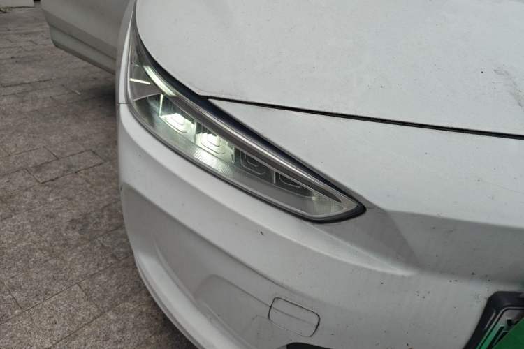 Used Geometry A 2019 Upgraded Model High-Resolution Standard Range Square Edition Right Front Headlight