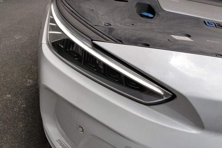 Used Geometry A 2019 High-Performance Standard Range Power Edition Right Front Headlight