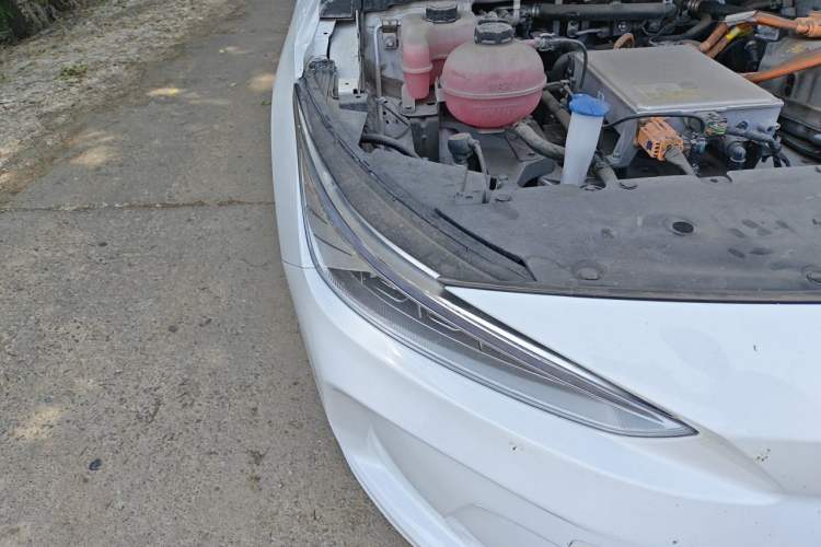 Used Geometry A 2019 Upgraded Model High-Resolution Standard Range Square Edition Right Front Headlight