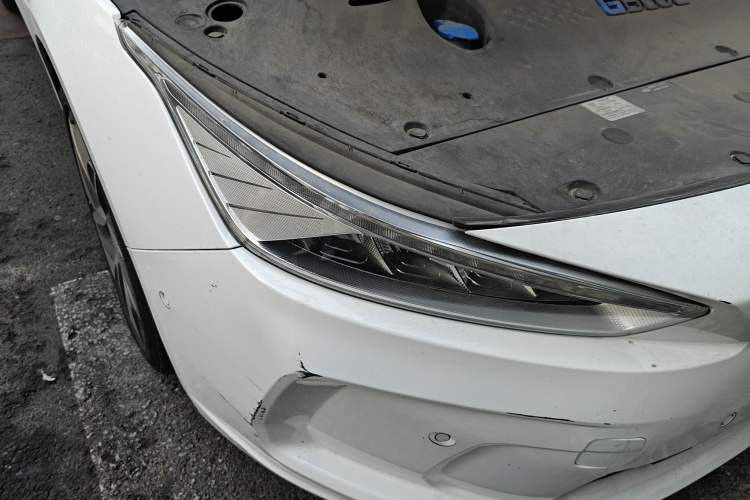 Used Geometry A 2019 High-Performance Standard Range Power Edition Right Front Headlight