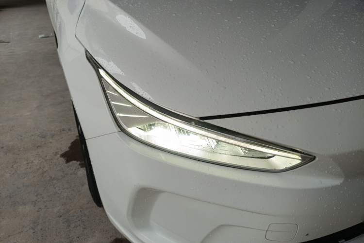 Used Geometry A 2019 Upgraded Model High-Resolution Standard Range Square Edition Right Front Headlight