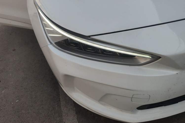 Used Geometry A 2019 Upgraded Model High-Resolution Standard Range Square Edition Right Front Headlight
