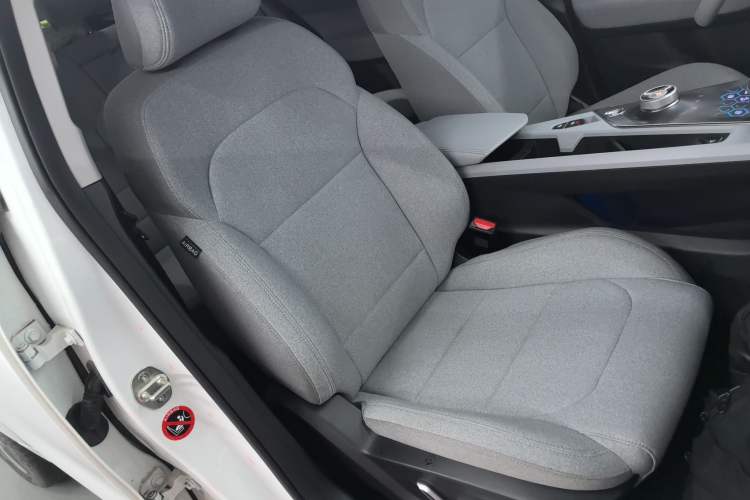 Used Geometry A 2019 High-Performance Standard Range Power Edition Right Front Seat