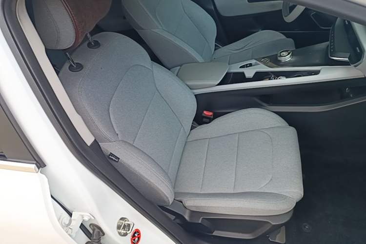 Used Geometry A 2019 Upgraded Model High-Dimensional Standard Range Cube Edition Right Front Seat