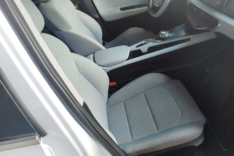 Used Geometry A 2019 Upgraded Model High-Dimensional Standard Range Cube Edition Right Front Seat