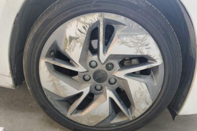 Used Geometry A 2019 High-Performance Standard Range Power Edition Right Front Wheel Hub