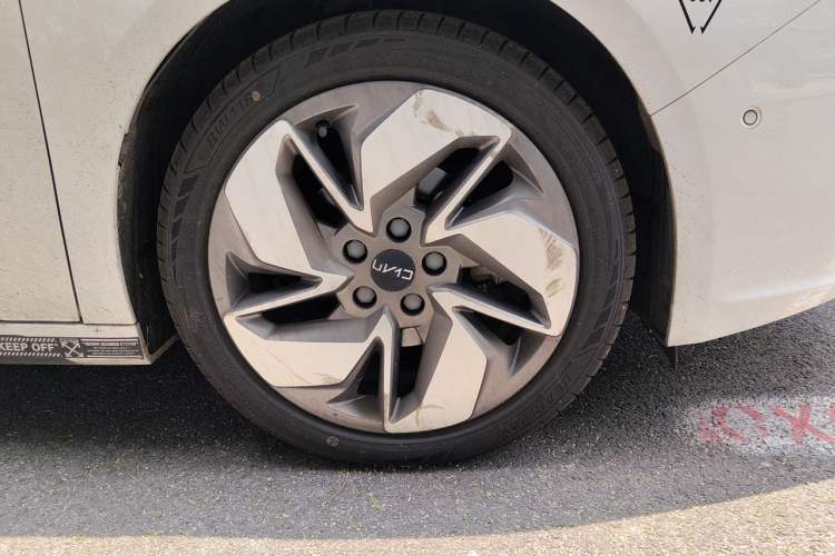 Used Geometry A 2019 High-Performance Standard Range Power Edition Right Front Wheel Hub