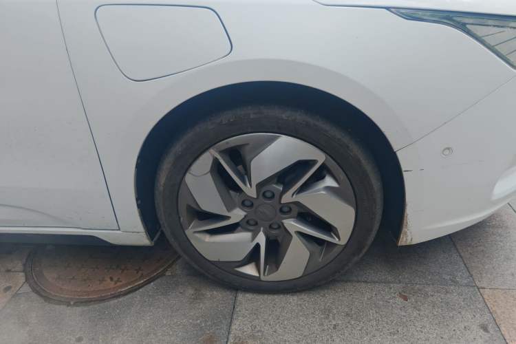 Used Geometry A 2019 High-Performance Standard Range Power Edition Right Front Wheel Hub