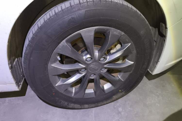 Used Geometry A 2019 High-Value Standard Range Square Edition Right Front Wheel Hub