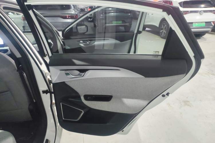 Used Geometry A 2019 Upgraded Model High-Performance Standard Range Power Cube Version Right Rear Door Interior