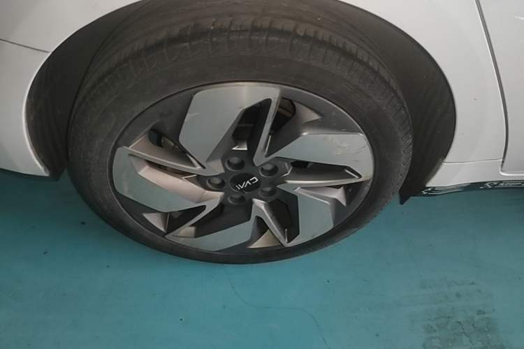 Used Geometry A 2019 High-Performance Standard Range Power Edition Right Rear Wheel Hub