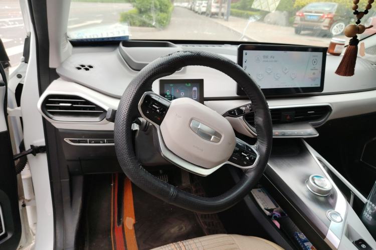 Used Geometry A 2019 High-Performance Standard Range Power Edition Steering Wheel