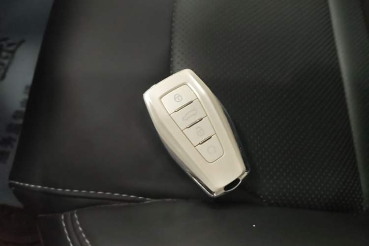 Used Geometry A 2019 Upgraded Model High-Resolution Standard Range Square Edition Vehicle Key