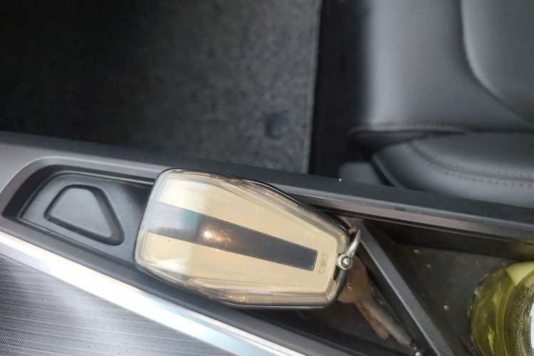 Used Geometry A 2019 Upgraded Model High-Resolution Standard Range Square Edition Vehicle Key