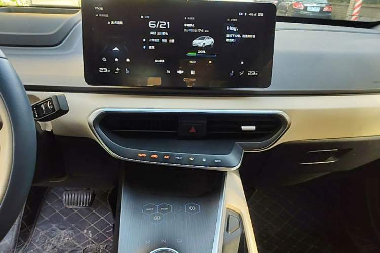 Used Geometry A 2021 Pro Enhanced High-Efficiency Range Version 600 km A600 Cubic Edition Audio And AC Panel
