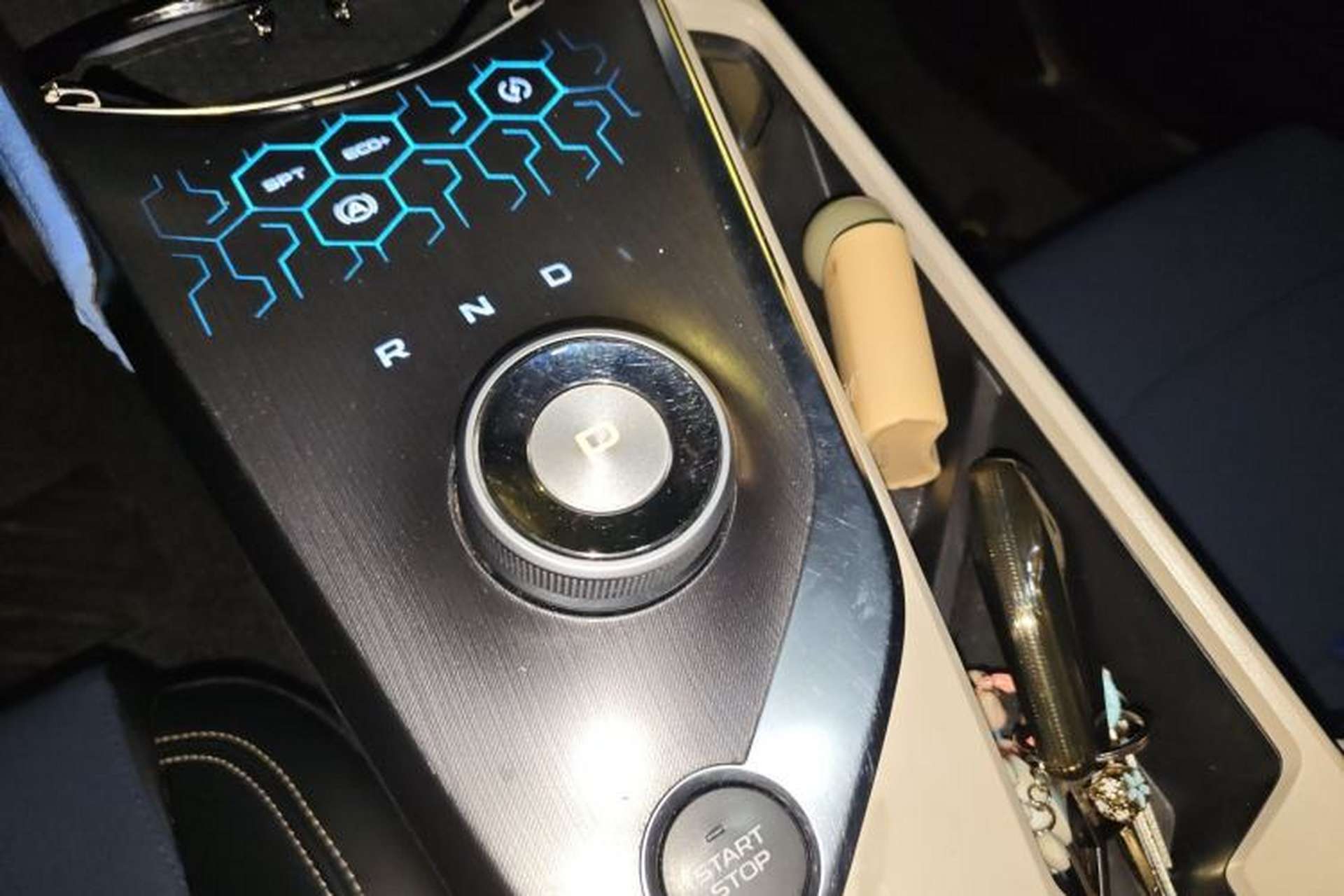 Used Geometry A 2021 Pro Enhanced High-Efficiency Range Version 600 km A600 Cubic Edition Gear Lever