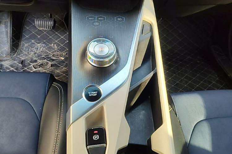 Used Geometry A 2021 Pro Enhanced High-Efficiency Range Version 600 km A600 Cubic Edition Gear Lever