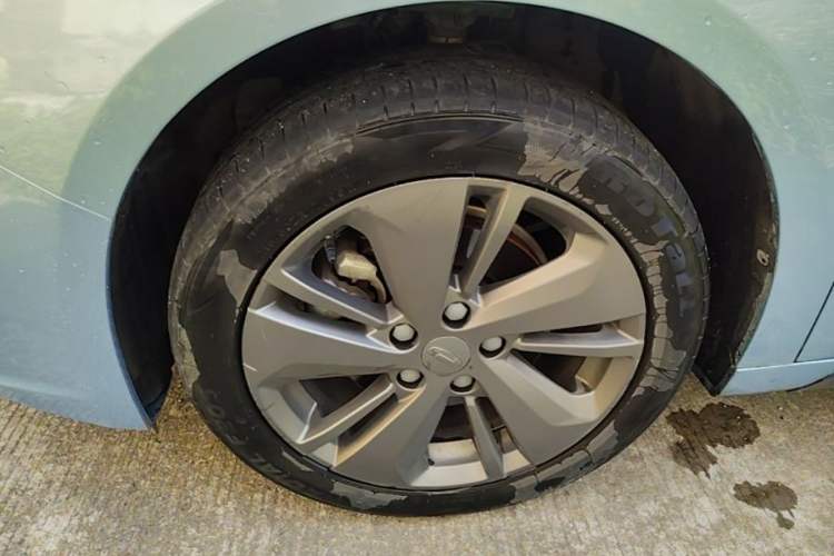Used Geometry A 2021 Pro Enhanced High-Efficiency Range Version 600 km A600 Cubic Edition Left Front Wheel Hub