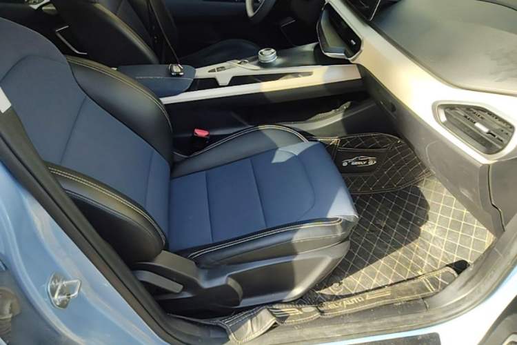 Used Geometry A 2021 Pro Enhanced High-Efficiency Range Version 600 km A600 Cubic Edition Right Front Seat