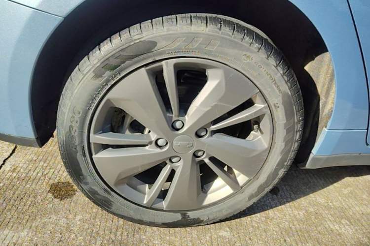 Used Geometry A 2021 Pro Enhanced High-Efficiency Range Version 600 km A600 Cubic Edition Right Rear Wheel Hub