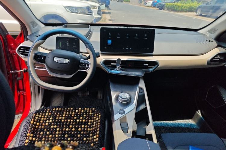 Used Geometry A 2021 Pro Enhanced High-Efficiency Range Version 600 km A600 Cubic Edition Center Console