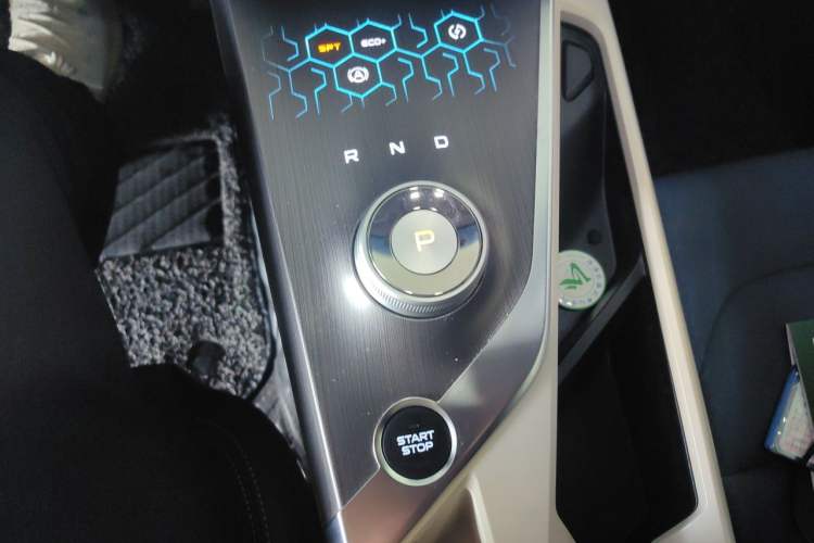 Used Geometry A 2021 Pro Enhanced High-Efficiency Range Version 600 km A600 Cubic Edition Gear Lever