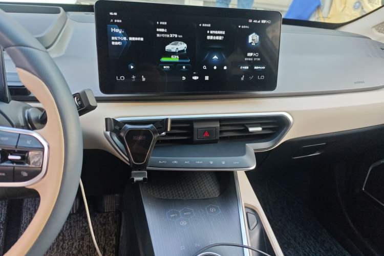 Used Geometry A 2021 Pro Enhanced High-Efficiency Range Version 600 km A600 Cubic Edition Audio And AC Panel