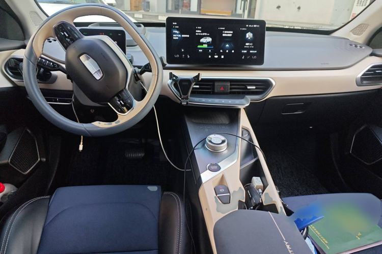 Used Geometry A 2021 Pro Enhanced High-Efficiency Range Version 600 km A600 Cubic Edition Center Console