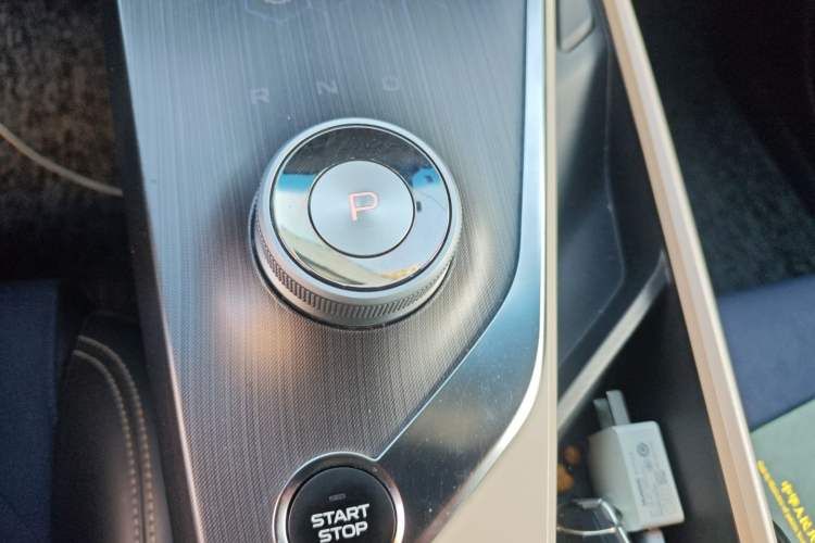 Used Geometry A 2021 Pro Enhanced High-Efficiency Range Version 600 km A600 Cubic Edition Gear Lever