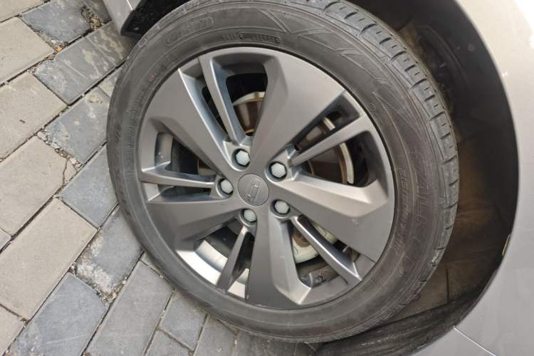 Used Geometry A 2021 Pro Enhanced High-Efficiency Range Version 600 km A600 Cubic Edition Right Front Wheel Hub