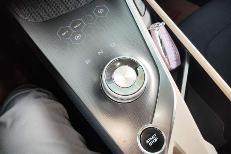 Used Geometry A 2021 Pro Enjoy High-Dimensional Range Edition 430 km A430 Cubic Version Gear Lever