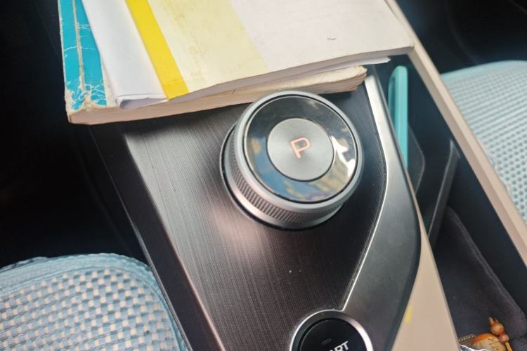 Used Geometry A 2021 Pro Enhanced High-Efficiency Range Version 600KM A600 Asian Games Edition Gear Lever