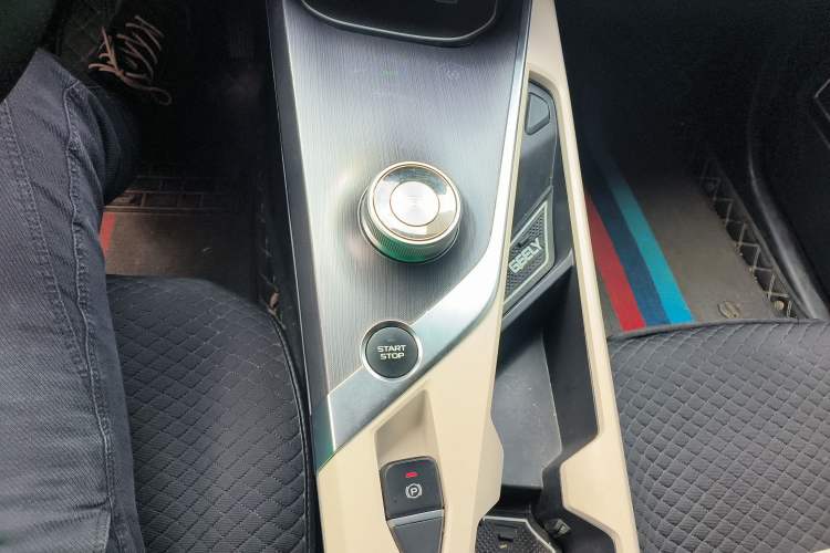 Used Geometry A 2021 Pro Enjoy High-Dimensional Range Edition 430KM A430 Easy-Drive Version Gear Lever