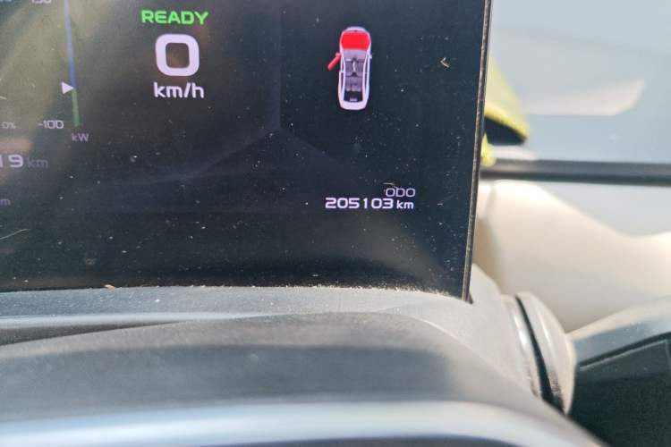 Used Geometry A 2021 Pro Enhanced High-Efficiency Range Version 600 km A600 Cubic Edition Odometer Close Up