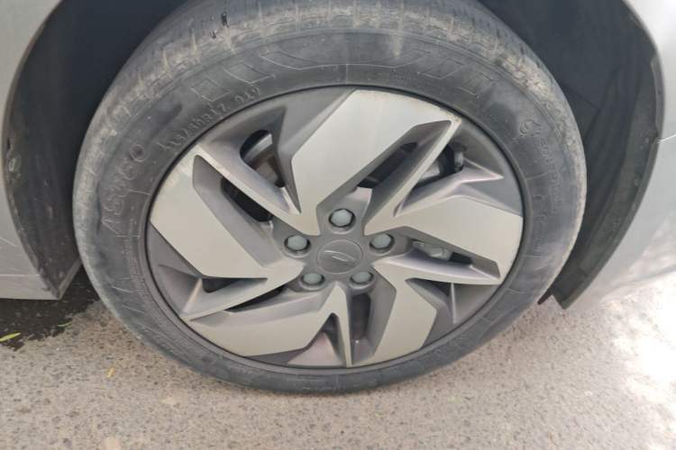Used Geometry A 2021 Pro Enhanced High-Efficiency Range Version 600 km A600 Cubic Edition Right Front Wheel Hub
