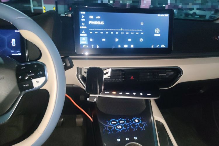 Used Geometry A 2021 Pro Enhanced High-Efficiency Range Version 600 km A600 Cubic Edition Audio And AC Panel