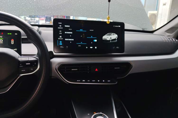 Used Geometry A 2021 Pro Enjoy High-Dimensional Range Edition 430KM A430 Easy-Drive Version Audio And AC Panel