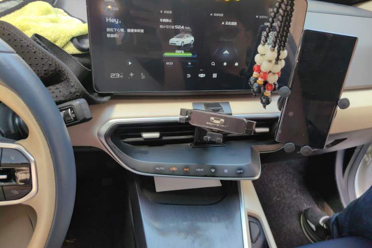 Used Geometry A 2021 Pro Enhanced High-Efficiency Range Version 600 km A600 Cubic Edition Audio And AC Panel