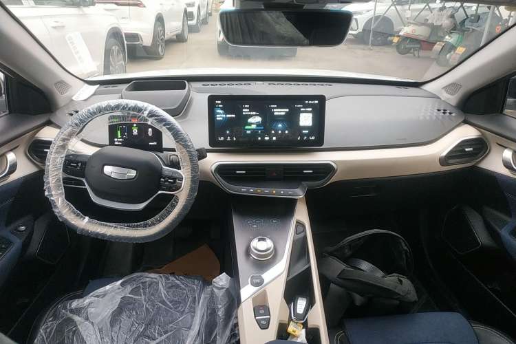 Used Geometry A 2021 Pro Enhanced High-Efficiency Range Version 600KM A600 PowerCube Edition Center Console
