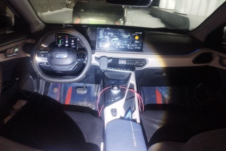 Used Geometry A 2021 Pro Enhanced High-Efficiency Range Version 600KM A600 PowerCube Edition Center Console