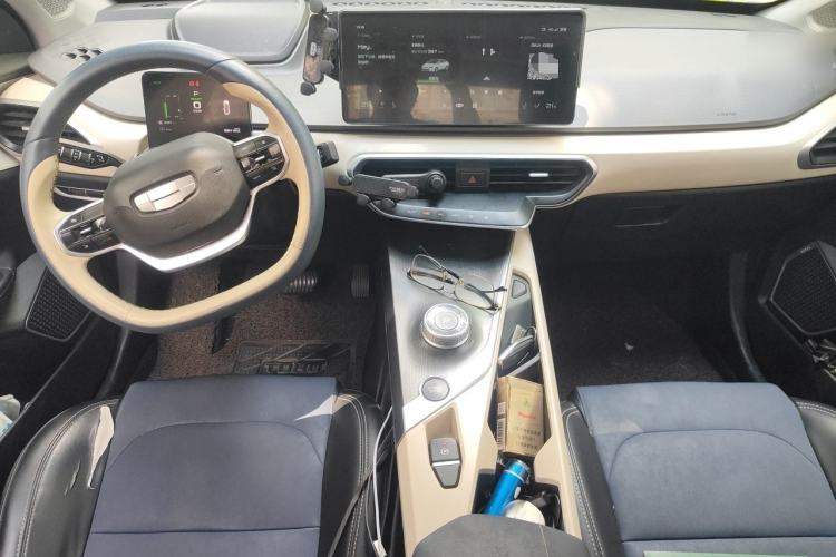 Used Geometry A 2021 Pro Enhanced High-Efficiency Range Version 600 KM A600 Chanyou Edition Center Console