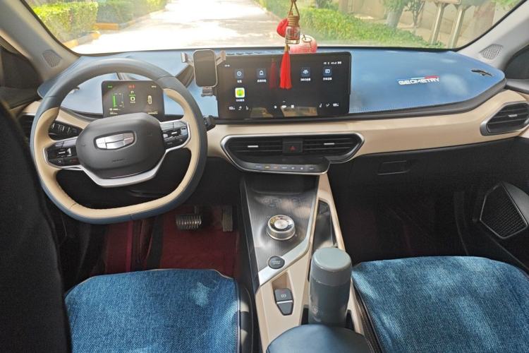 Used Geometry A 2021 Pro Enhanced High-Efficiency Range Version 600KM A600 Asian Games Edition Center Console