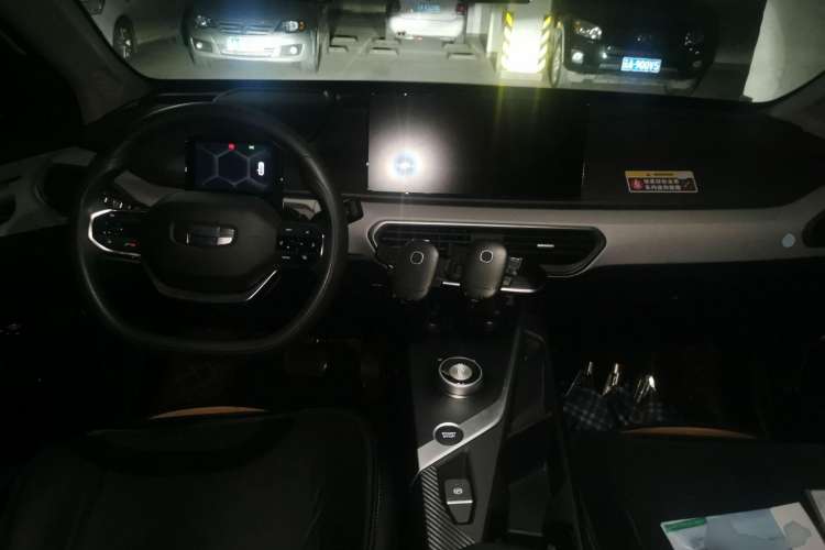 Used Geometry A 2021 Pro Enjoy High-Dimensional Range Edition 430KM A430 Easy-Drive Version Center Console