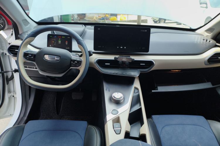 Used Geometry A 2021 Pro Enjoy High-Dimensional Range Edition 430 km A430 Cubic Version Center Console
