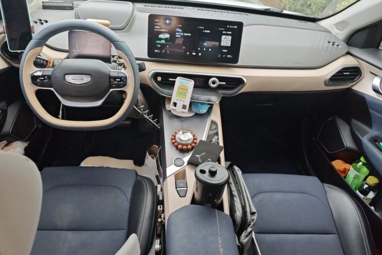 Used Geometry A 2021 Pro Enhanced High-Efficiency Range Version 600KM A600 Asian Games Edition Center Console