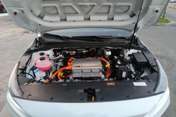 Used Geometry A 2021 Pro Enhanced High-Efficiency Range Version 600KM A600 PowerCube Edition Engine Bay