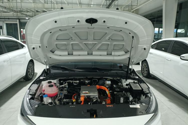 Used Geometry A 2021 Pro Enhanced High-Efficiency Range Version 600KM A600 Asian Games Edition Engine Bay