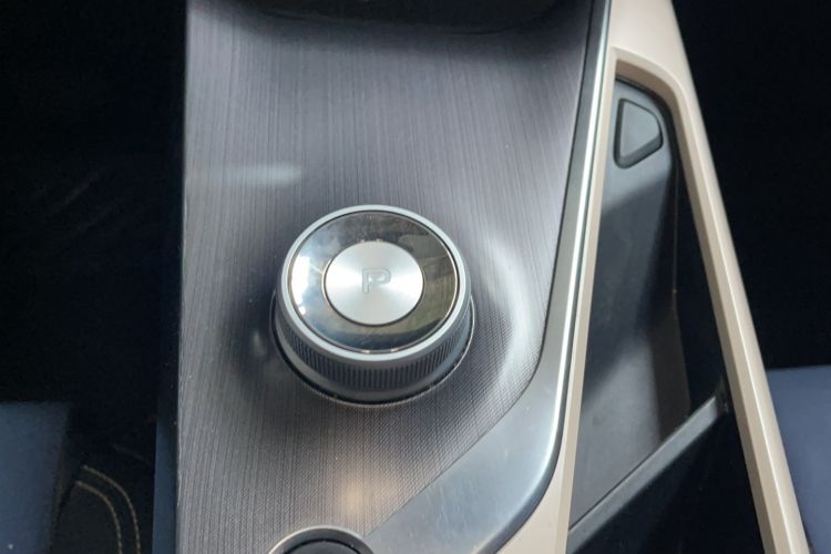 Used Geometry A 2021 Pro Enhanced High-Efficiency Range Version 600 KM A600 Chanyou Edition Gear Lever