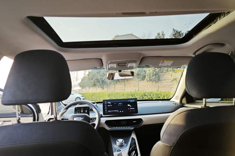 Used Geometry A 2021 Pro Enhanced High-Efficiency Range Version 600 km A600 Cubic Edition Headliner