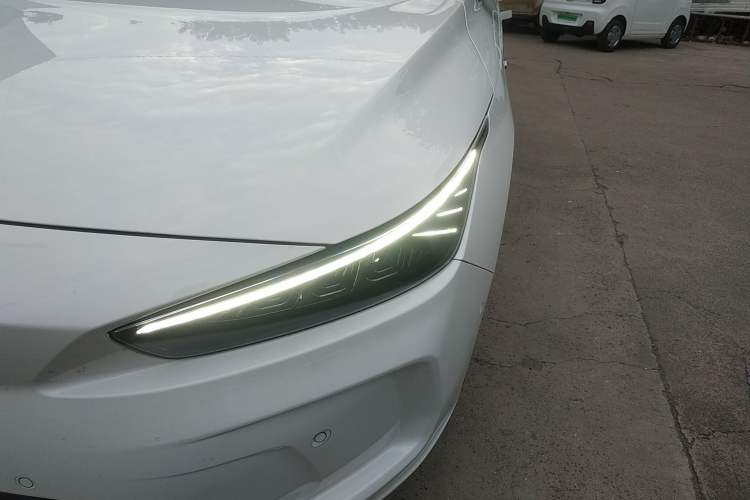 Used Geometry A 2021 Pro Enhanced High-Efficiency Range Version 600KM A600 PowerCube Edition Left Front Headlight